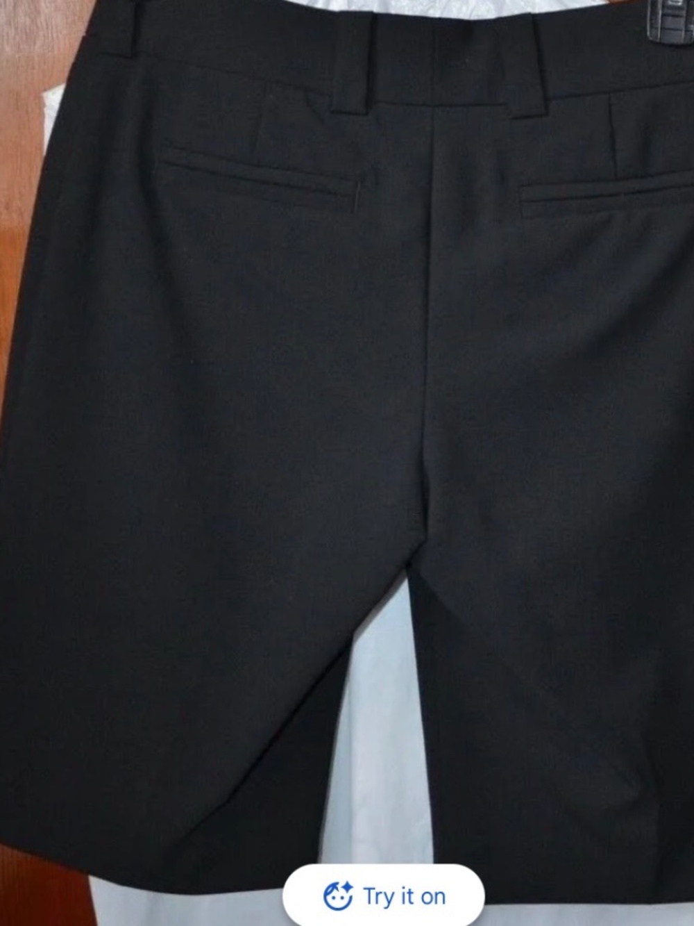 EXPRESS  DESIGN  STUDIO size 8/ 10 shorts flat front Capri style  black